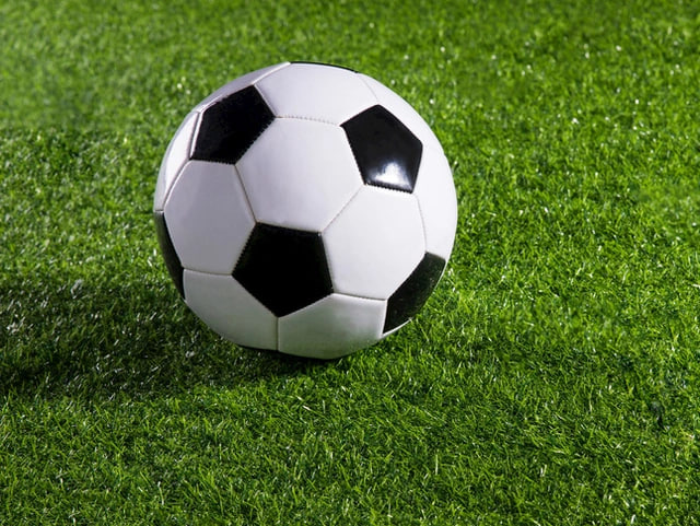 足球媒体工作者使用足球比分预测概率撰写分析报道